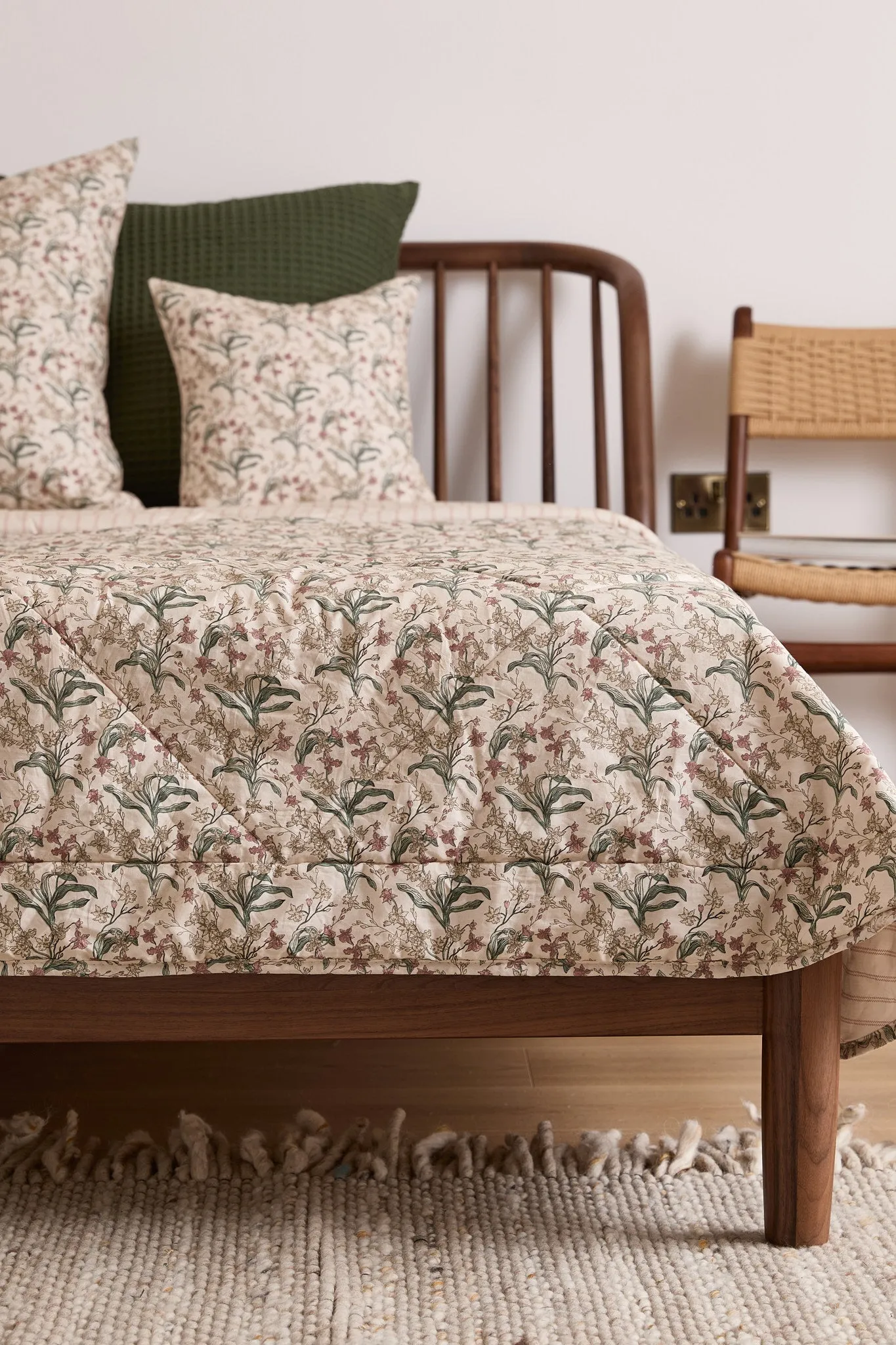 Foxford Romantic Blossom Quilted Blanket