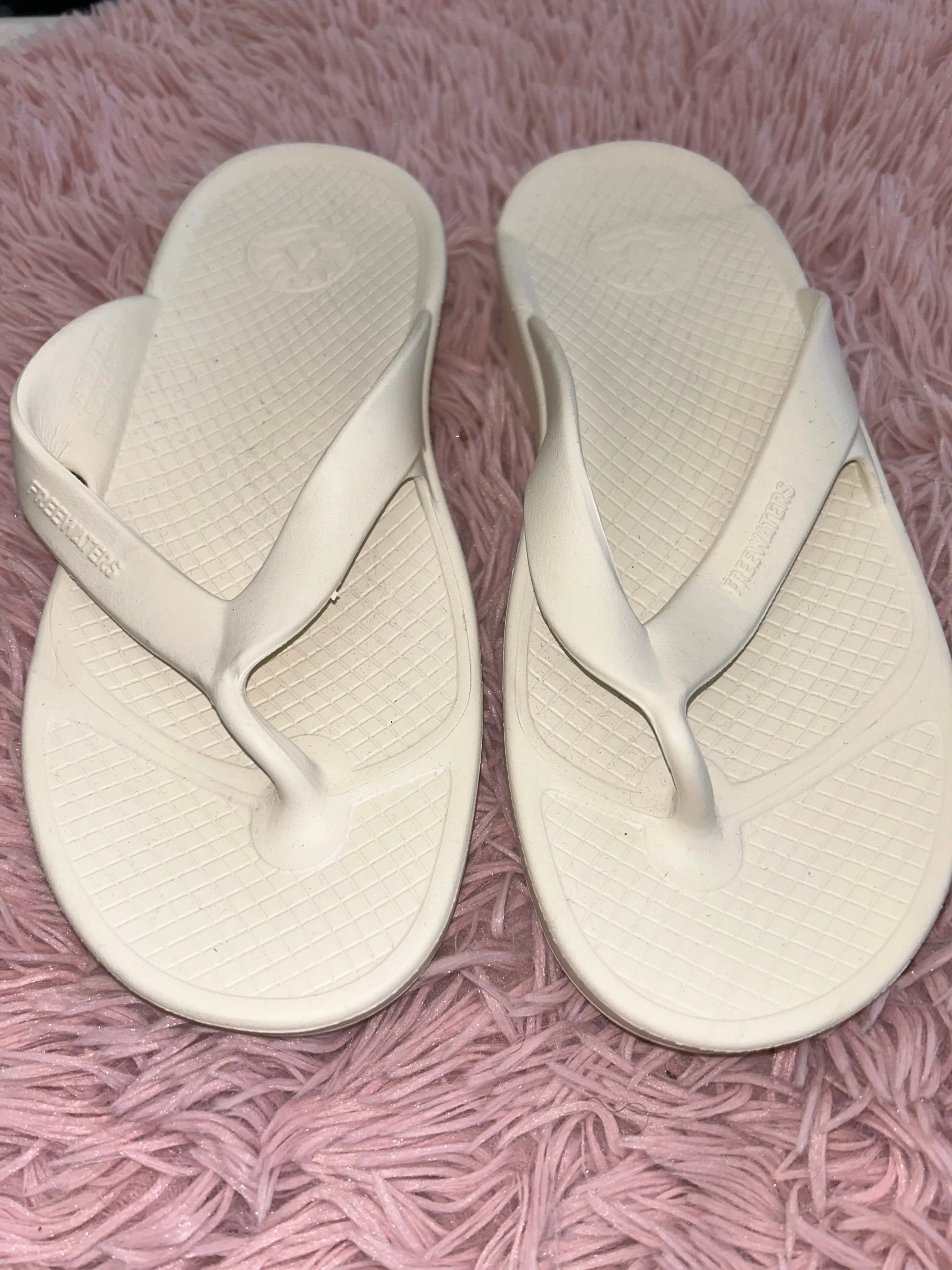 Sandals Flip Flops By Clothes Mentor In Cream, Size: 11